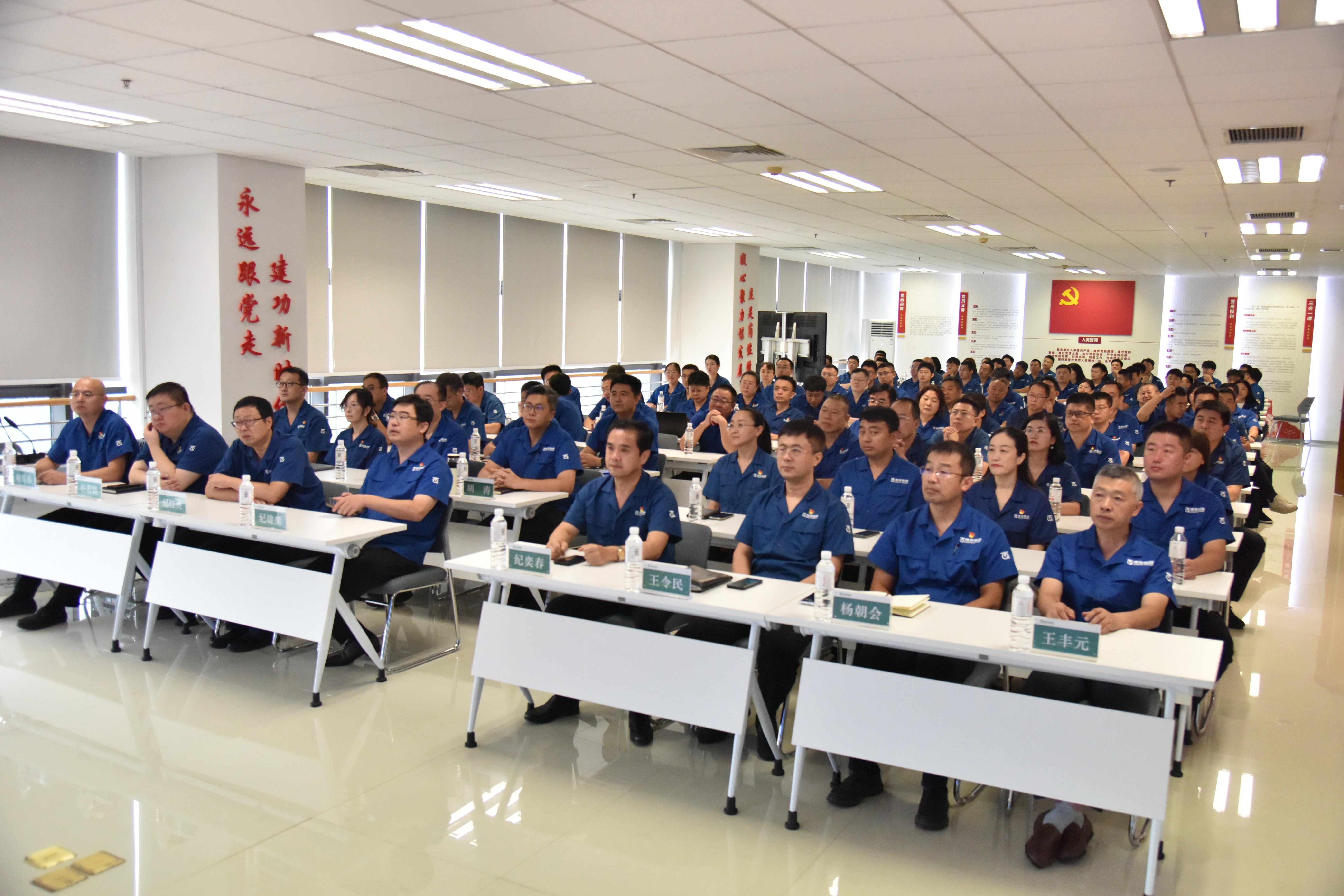 弘扬抗战精神 凝聚奋进实力——尊龙凯时集团组织寓目纪念中国人民抗日战争暨天下反法西斯战争胜利80周年阅兵直播